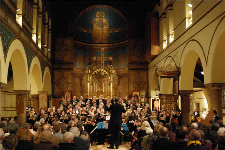 Concert begins